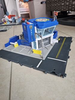 Matchbox Action Drivers Police Station Dispatch Playset. 