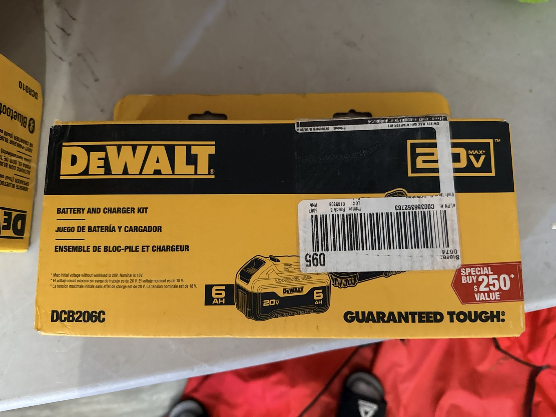Dewalt Battery And charger Kit 6AH