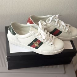 Gucci Shoes Green ,Red,White Size 9 