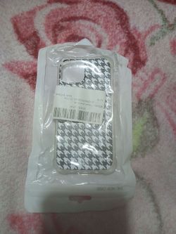 Bunch of iPhone cases and 2 android cases