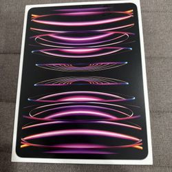 iPad Pro 12.9-inch (6th Generation) Wi-Fi + Cellular