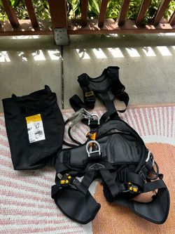 Petzl AVAO Bod Fast Harness + CROLL + Helmet + Gear