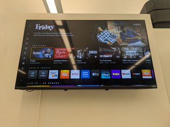 VIZIO 43" 4K Smart TV with Wall Mount (V4K43M-0804 )