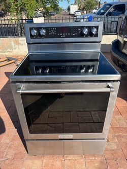 KitchenAid Stainless Steel Electric Range works perfect in the condition free delivery to garage