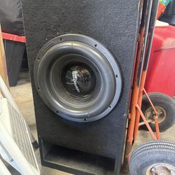 Subwoofer 12” Box 2000 Whats Rms $250 Dlls