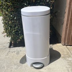 Munchkin Diaper Pail
