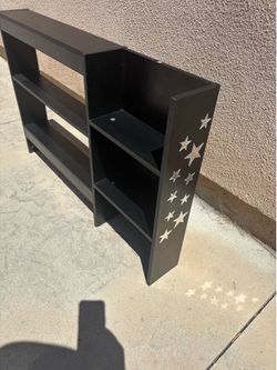 Good condition wall shelf 38 x 5 x 24“