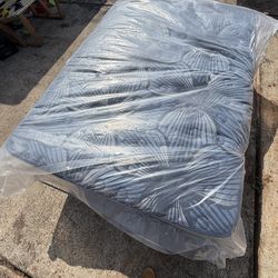 Serta Queen size mattress