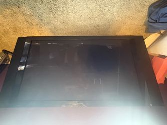 Pioneer elite 50" plasma + plus add on speakers + wall mount