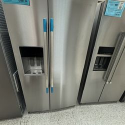 Refrigerator Side x Side
