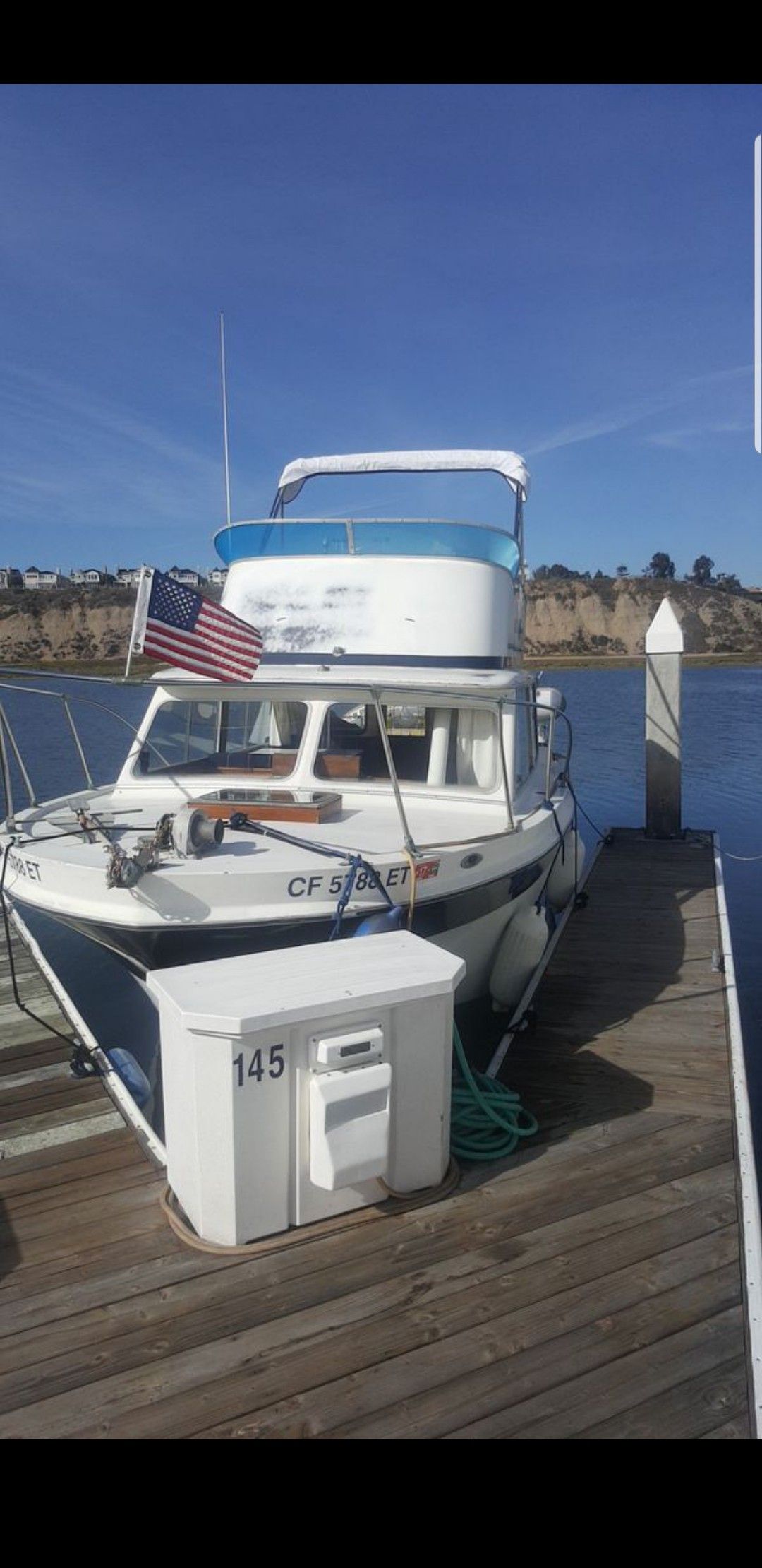 31ft fishing boat (uniflite) TRADES welcome