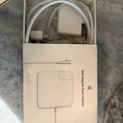 Apple MagSafe 60W Power Adapter for MacBook® and 13" MacBook® Pro - White