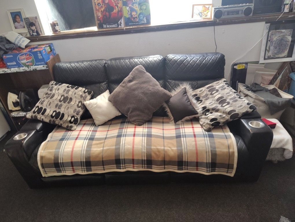 eMoMo:  Black Leather Sofa/Recliner