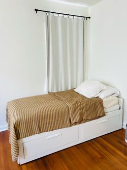 IKEA Brimmes twin daybed in great condition