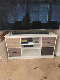 NICE TV STAND