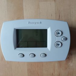 Honeywell Programmable Thermostat Good Condition 