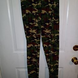 One Size Plus Size Camo Leggings