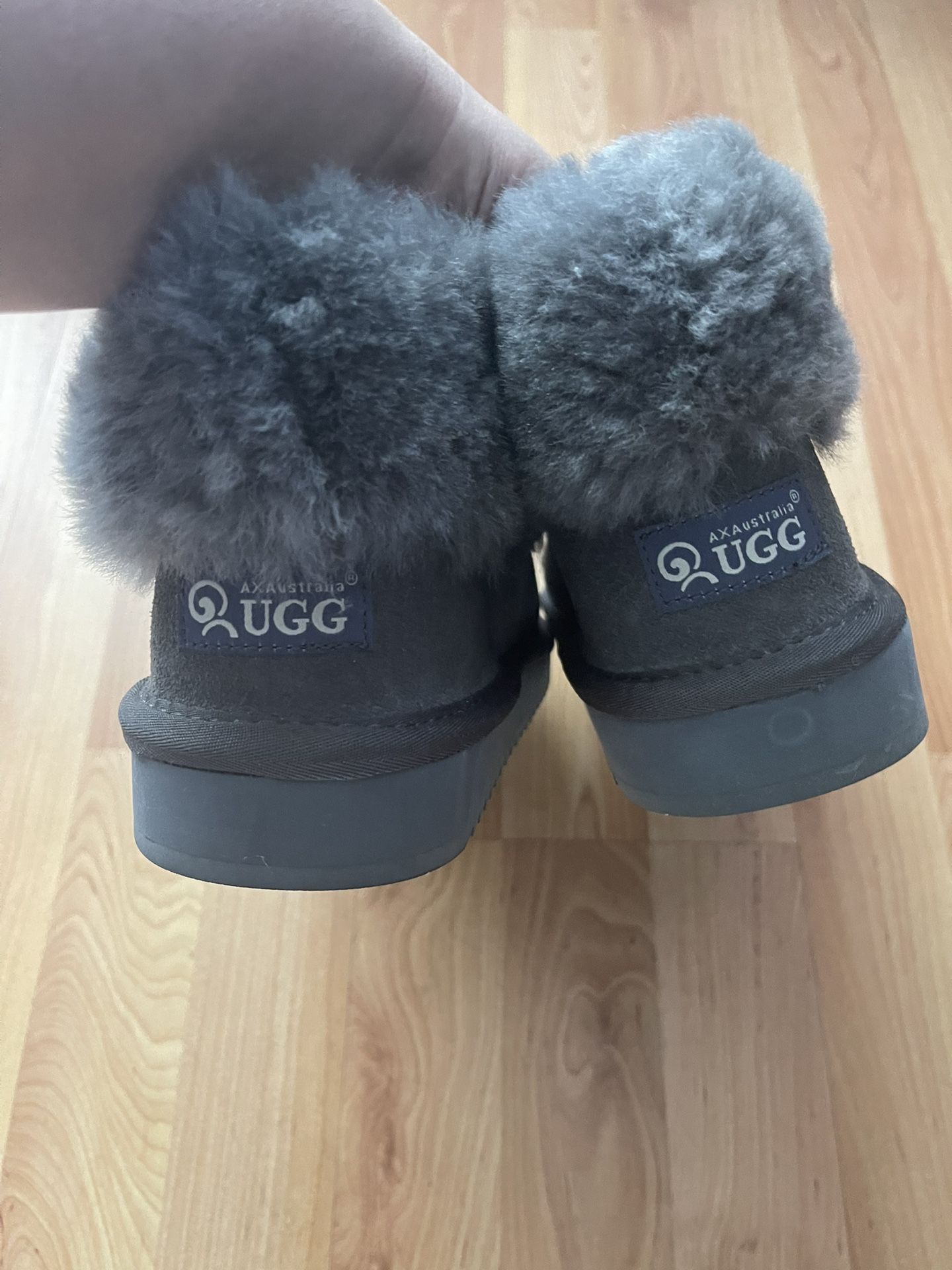 Ugg  Slipper 