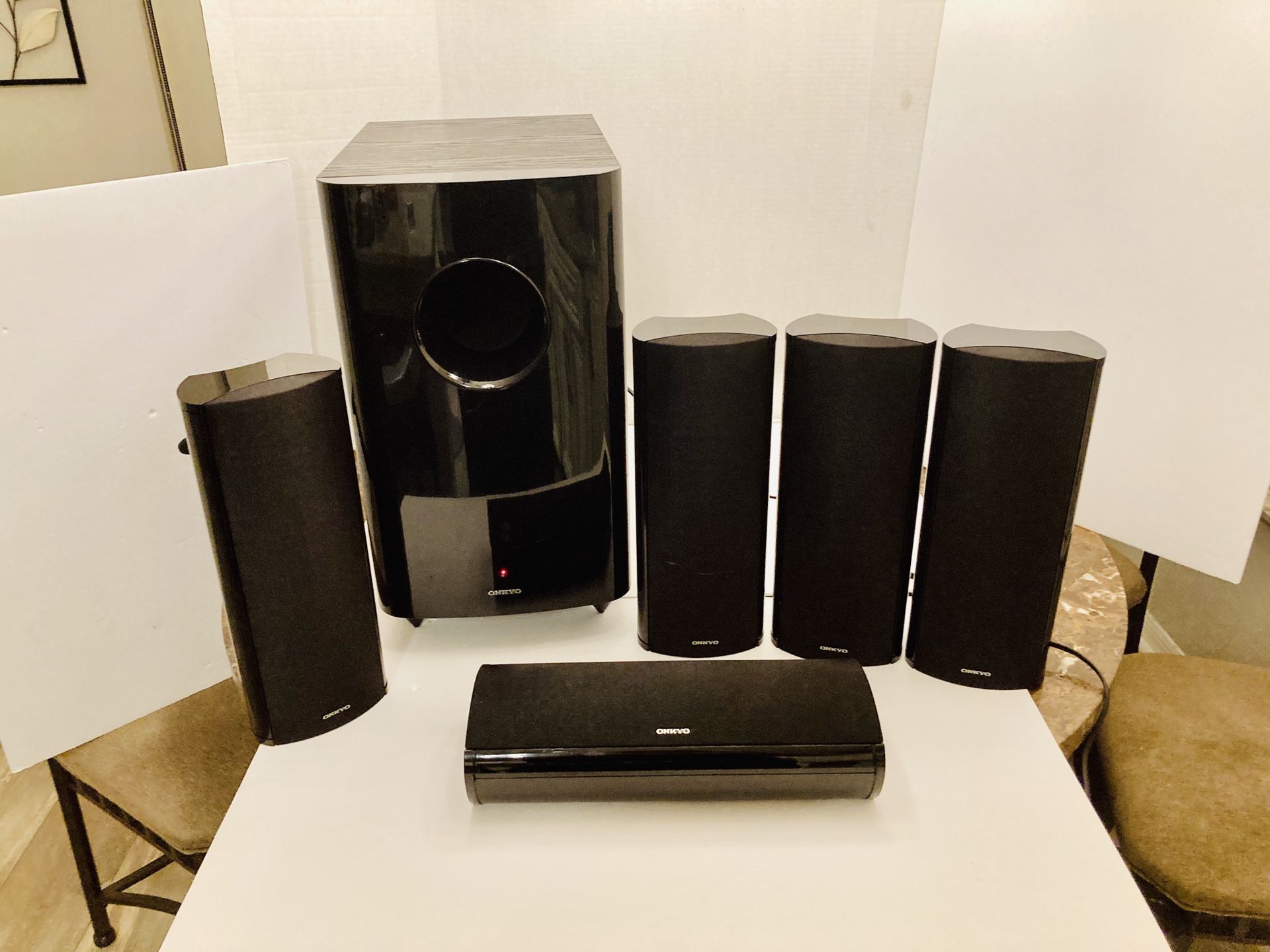 Onkyo Home Theatre Surround Sound 5 Speakers & Massive Active Powered Subwoofer