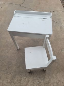 Melissa and Dough child desk.