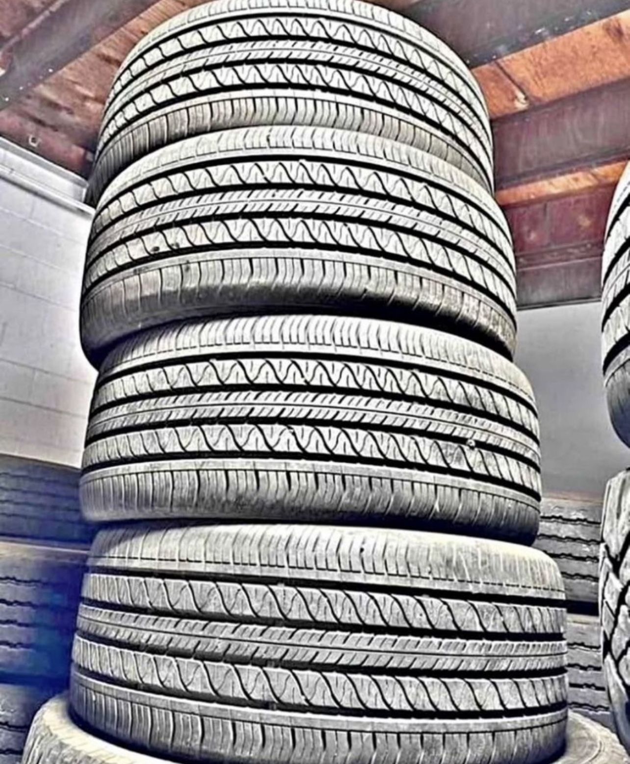 285/40/19 Continental vendo un set de llantas usadas excelente condiciones de vida las 4 ✅🤩I am selling a set of used tires, all 4 in excellent livin