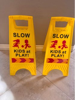 Set of 2 Slow Kids at Play Safety Signs