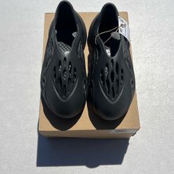 Adidas Yeezy Foam RNNR Onyx