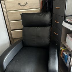 Apt size  recliner with massage