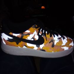 GETUM WHILE THERE HOT.   