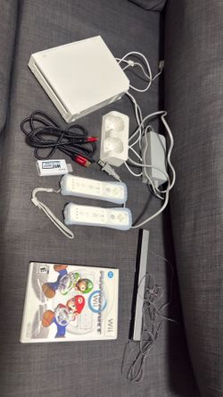 Nintendo wii + 2 Controllers, Adapter for Hdmi + Mario car