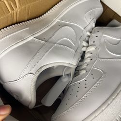 New AirForce 1s size 11
