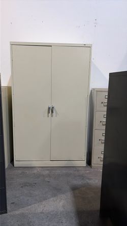 Tennsco storage cabinet