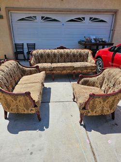 Couch set