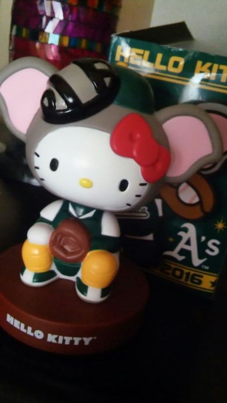 2016 hello kitty A's bobblehead