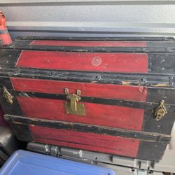 Vintage Trunk 