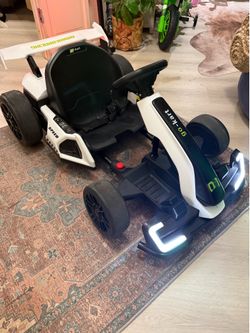 Aosom 24V 7.5 MPH Electric Go Kart with Adjustable Seat, White almost NEW!!!
