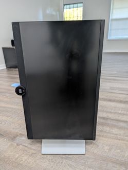 Dell 27" Video Conferencing Monitor P2724DEB