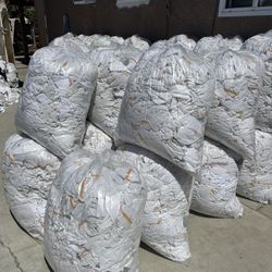 Tengo bolsas de Toalla blanca para mecánico en especial $17 cada bolsa Toalla muy buena bolsas como de 40 libras o más