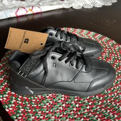 Non slip work shoes