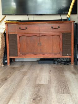 Vintage Magnavox Stereo Console Cabinet – Mid Century Style