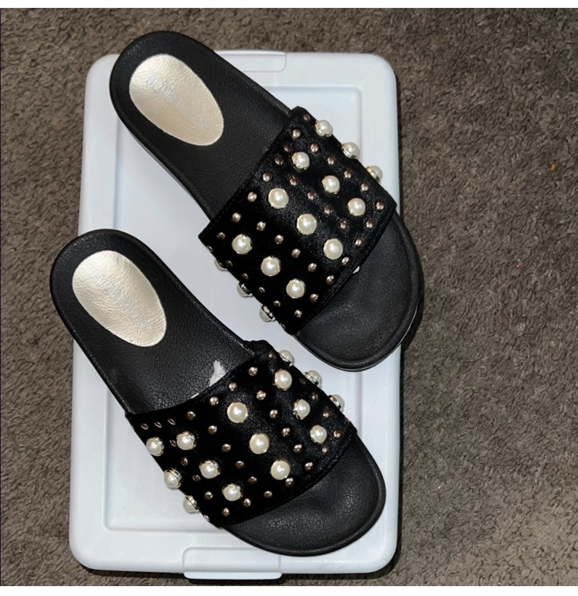 Brand new Olivia Miller Size 8 Sandals 