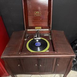 1920s Vinyl Player