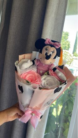graduation minnie mouse bouquet