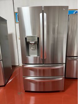 LG 4-door refrigerator with water and ice dispenser, working perfectly. Dimensions: 35 3/4(W) x 36 1/4(D) x 69(H). Home delivery and installation incl