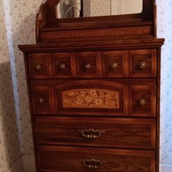 Dresser With Mirror 