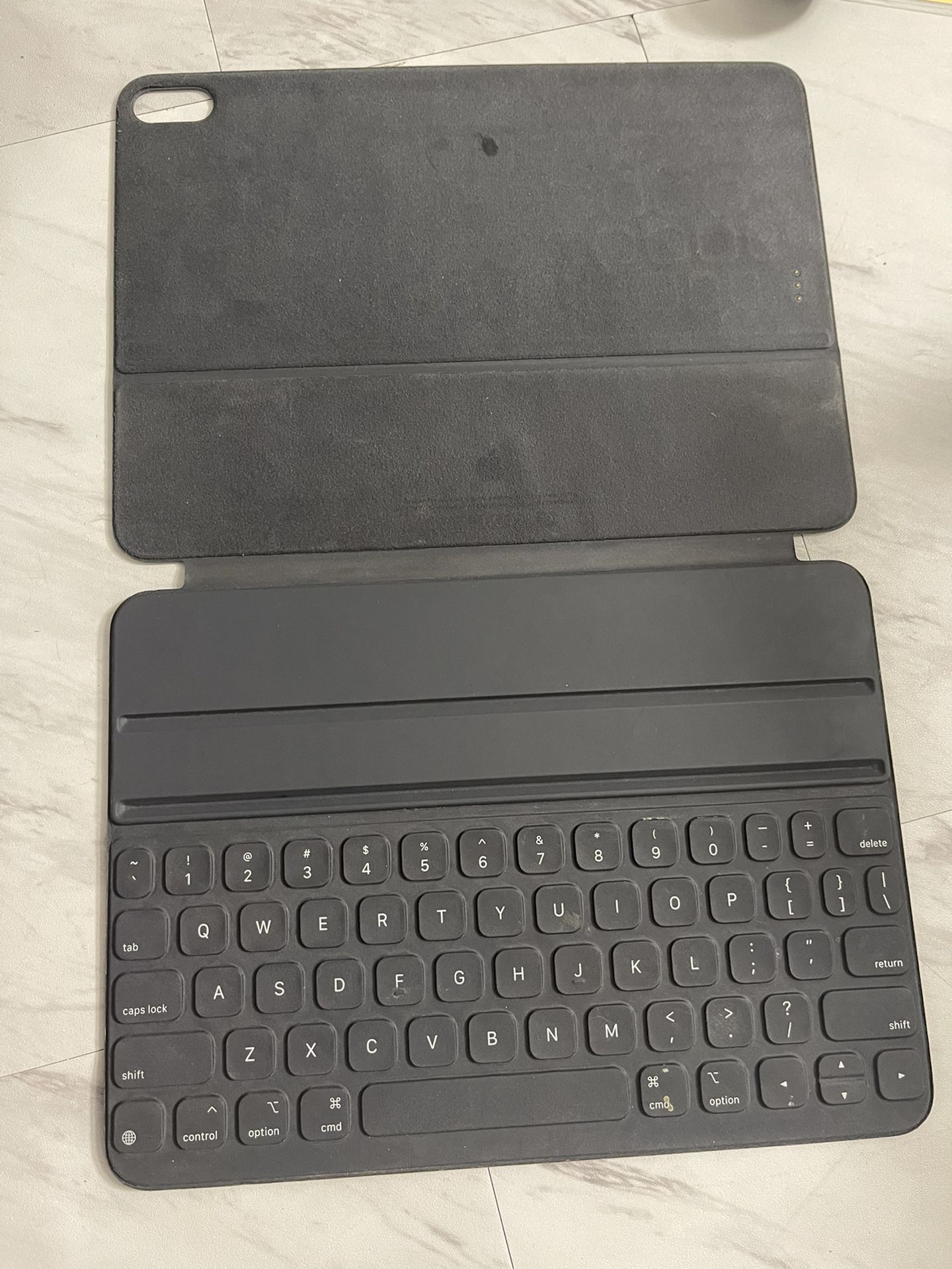 iPad Pro 11 Genuine Apple Keyboard Magnetic Case