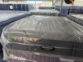 QUEEN SIZE SIMMONS BEAUTYREST BLACK SERIES 1 (EXTRA-FIRM) MATTRESS & BOX SPRING BED SET