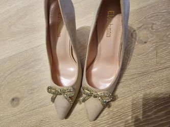 Nude faux suede heels 6.5