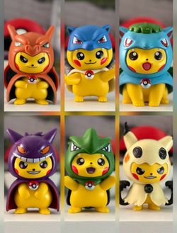 Pokemon: Poncho Pikachu Figurines