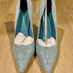 Akira Shatha Blue Denim Pumps – Size 8 – Never Worn